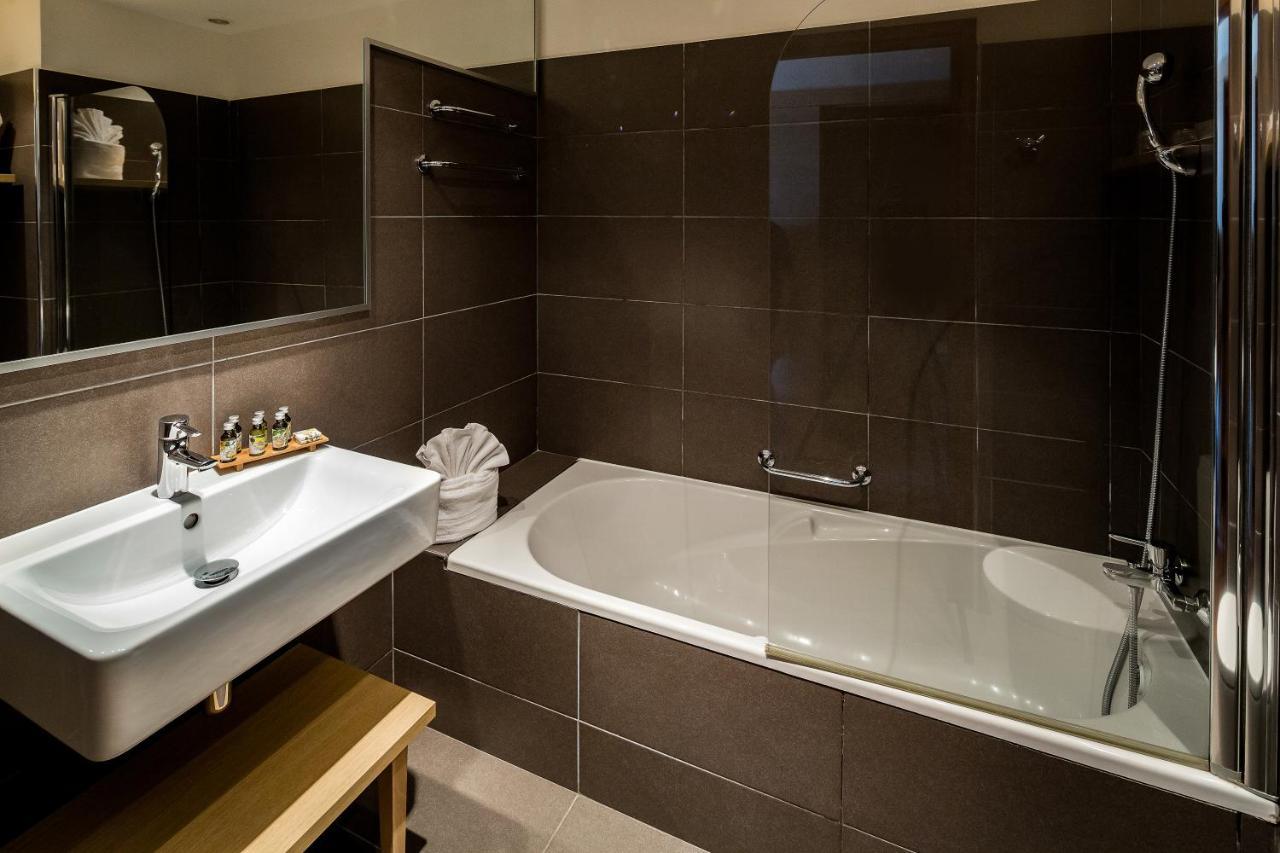 Hotel Helios & Spa - Ile Des Embiez Six-Fours-les-Plages Bagian luar foto