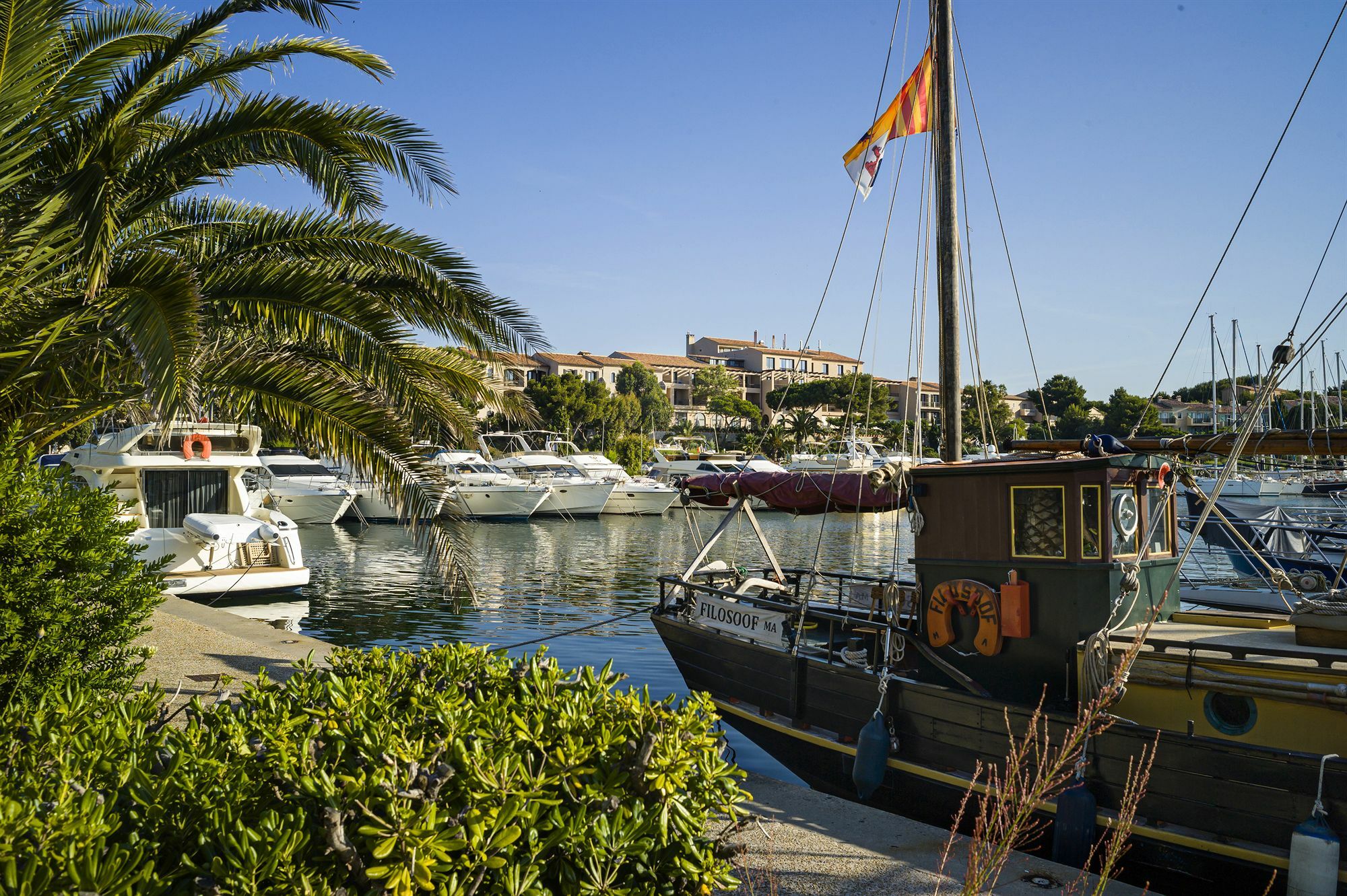 Hotel Helios & Spa - Ile Des Embiez Six-Fours-les-Plages Bagian luar foto