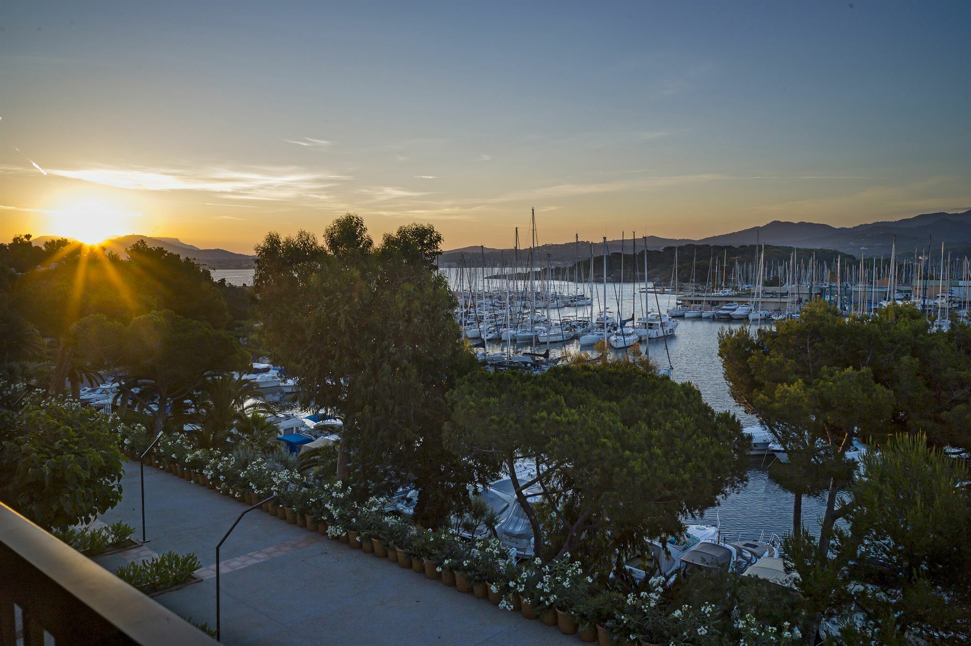 Hotel Helios & Spa - Ile Des Embiez Six-Fours-les-Plages Bagian luar foto